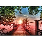 Sjöbrygga Vid Röd Solnedgång